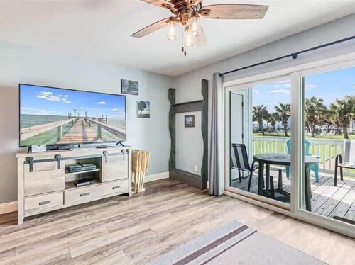 Bayfront Kontiki 704