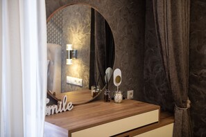 Interior - GG Home - cozy 2-bedroom apartment in Vake at Mziuri park (T'bilisi)