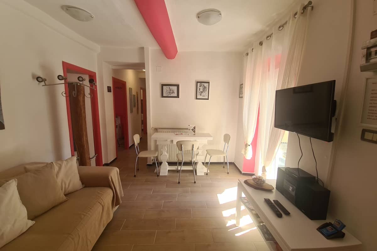 Family Apartment | Living area | 19-inch TV with digital channels