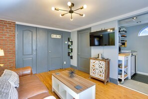 Apartment (1 Bedroom) | Interior - Beacon Apt w/ Patio + Grill; Walk to Main St! (Beacon)