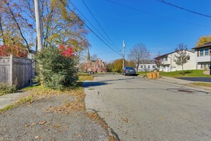 Apartment (1 Bedroom) | Interior - Beacon Apt w/ Patio + Grill; Walk to Main St! (Beacon)