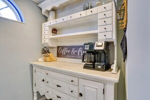 Apartment (1 Bedroom) | Interior - Beacon Apt w/ Patio + Grill; Walk to Main St! (Beacon)