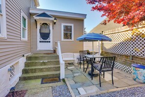 Apartment (1 Bedroom) | Interior - Beacon Apt w/ Patio + Grill; Walk to Main St! (Beacon)