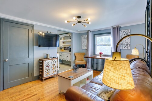 Beacon Apt w/ Patio + Grill; Walk to Main St!
