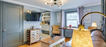 Beacon Apt w/ Patio + Grill; Walk to Main St!