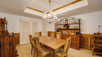 Villa (6 Bedrooms) | Interior