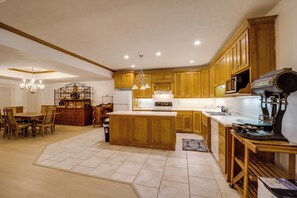 Villa (6 Bedrooms) | Interieur