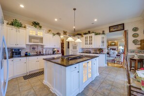 Villa (6 Bedrooms) | Interior