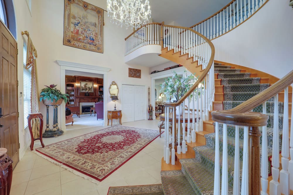 Immaculate Boone Villa w/ Entertainment Lounge! - Howard Knob, NC