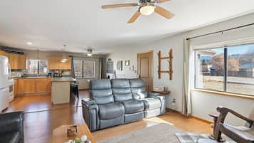 Cottage (2 Bedrooms) | Interior