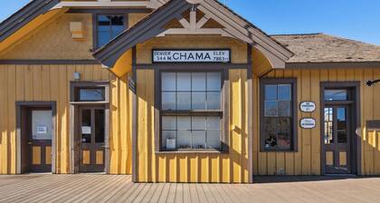 Single Tree Cottage - Walk to Downtown Chama!