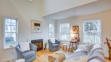 Cottage (2 Bedrooms) | Front of property