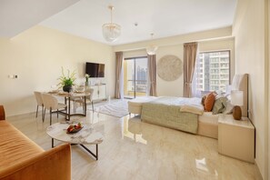 Suite Prestige, vue sur la marina | Literie de qualité, minibar, coffre-fort, système d’insonorisation