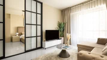 50-cm Smart TV with cable channels, heated floors
