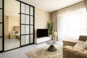 50-cm Smart TV with cable channels, heated floors