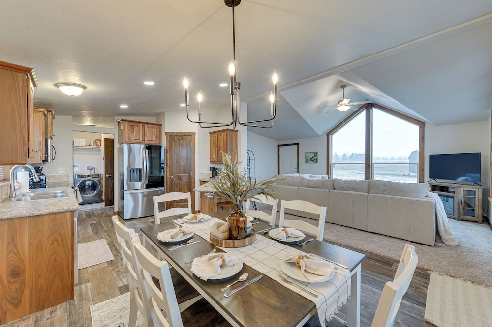 Beautiful Tetonia Escape w/ Porch & Teton Views - Driggs, ID