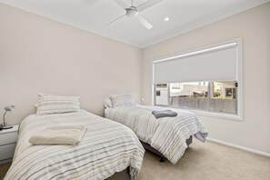 3 bedrooms, desk, iron/ironing board, free WiFi