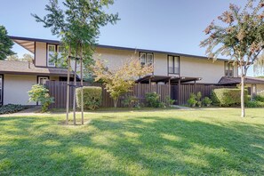 Apartment (2 Bedrooms) | Interior - Lovely Concord Townhome Retreat w/ Community Pool! (Concord)