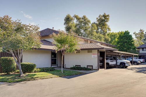 Lovely Concord Townhome Retreat w/ Community Pool!