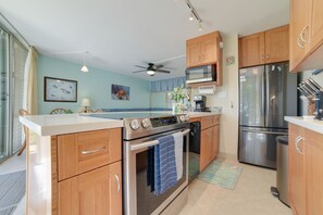 Private kitchen - Oceanfront Kihei Condo With On-site Beach Access! (Kihei)
