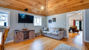 Unclassified image, 4 of 25, button - Cozy Ohio Home w/ Patio + Buckeye Lake Access! (Buckeye Lake)