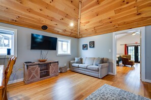 Interior - Cozy Ohio Home w/ Patio + Buckeye Lake Access! (Buckeye Lake)