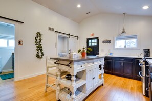 Casa (1 Bedroom) | Cocina privada | Microondas, horno, parrilla de estufa y lavavajillas 