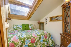 Interior - Mountain Chalet Getaway: Steps to Crystal River! (Carbondale)