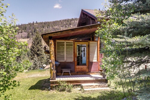 Mountain Chalet Getaway: Steps to Crystal River!