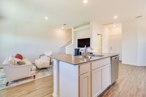 12 Mi to Dtwn Austin: Quiet Home w/ Patio & Yard