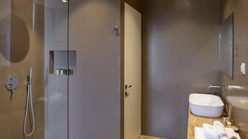 Suihku, hiustenkuivaaja, pyyhkeet