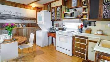 Apartment (0 Bedroom) | Interior