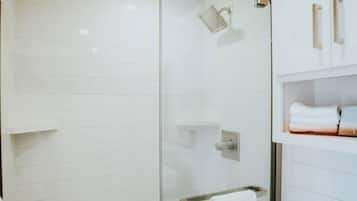 Een douche, een haardroger