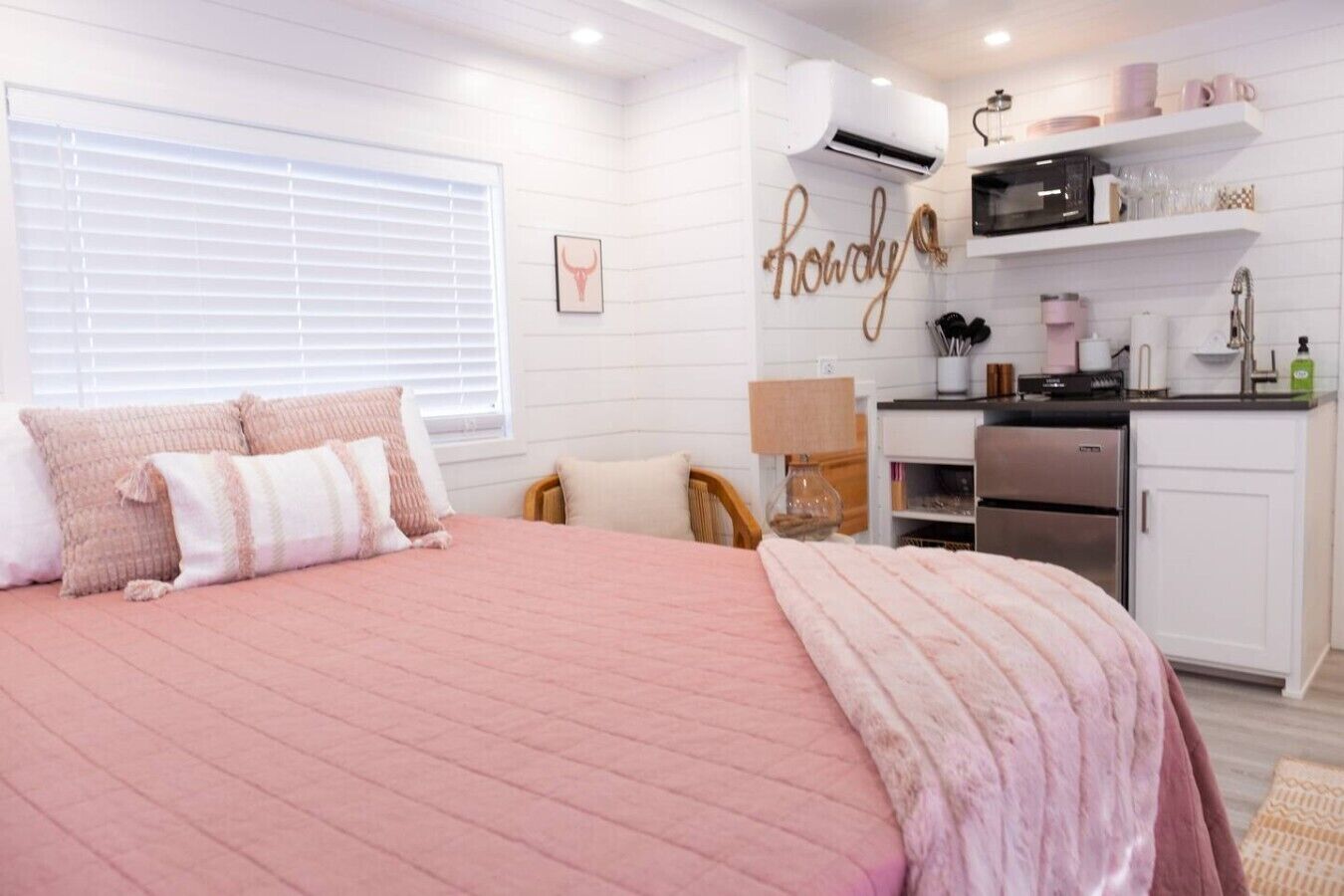 1 bedroom, desk, iron/ironing board, WiFi