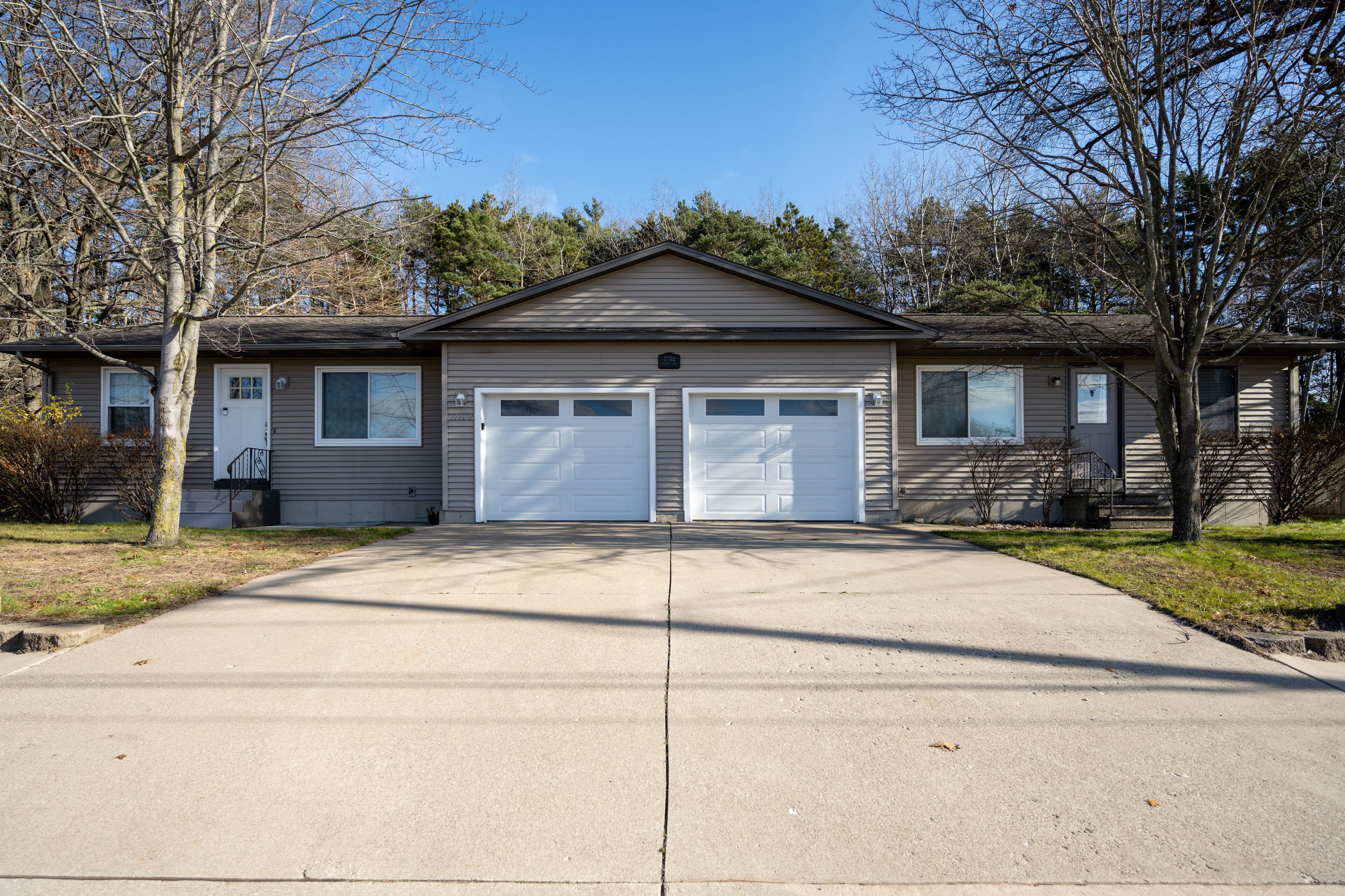 Updated Home Near Beach and Local Attractions