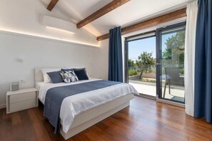 3 soverom, safe på rommet, strykejern/-brett og reiseseng for barn