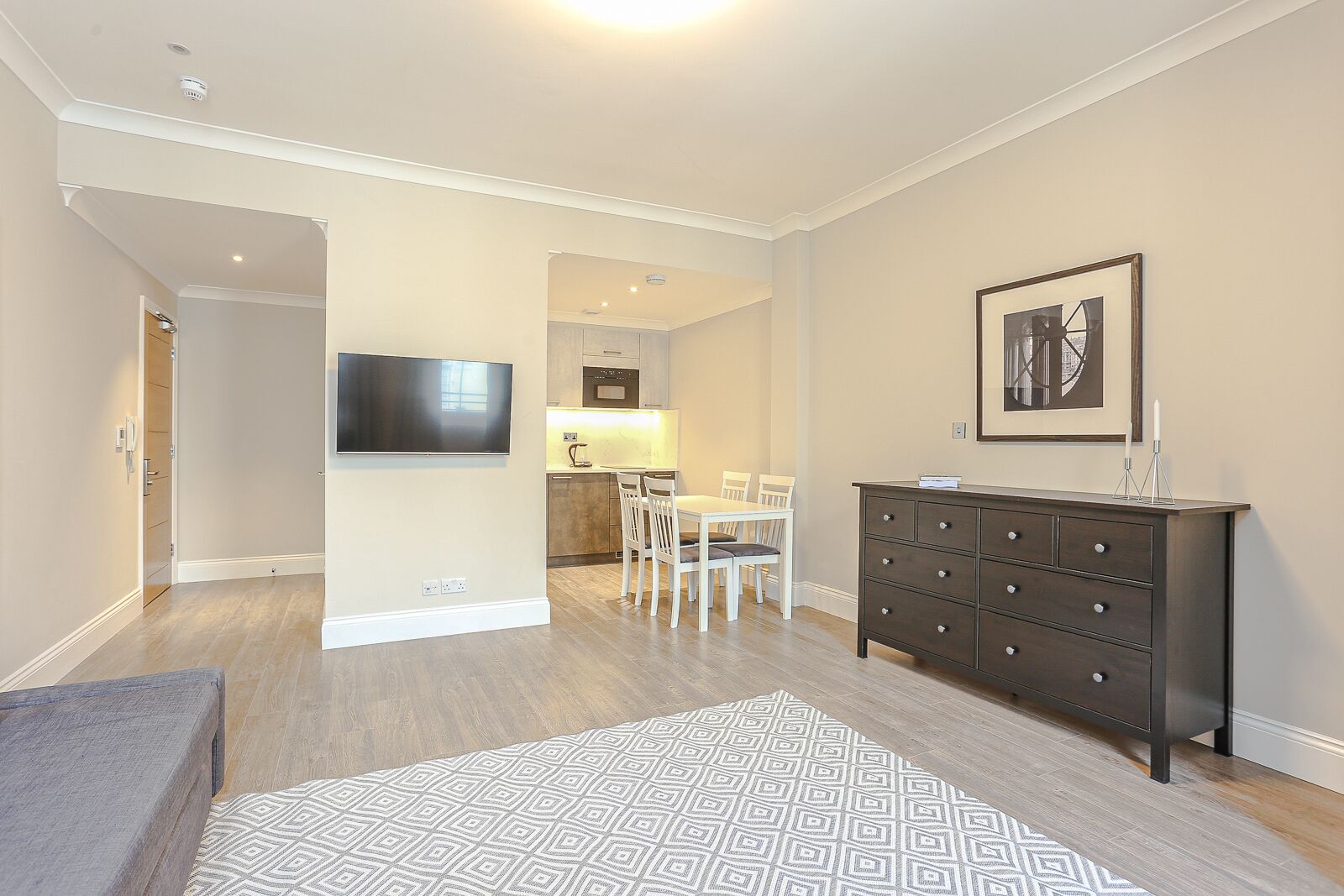 One Bedroom Apartment with Double Sofa Bed | Tabla de planchar con plancha, wifi gratis, ropa de cama