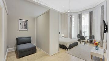 Family Studio Suite | Iron/ironing board, free WiFi, bed sheets
