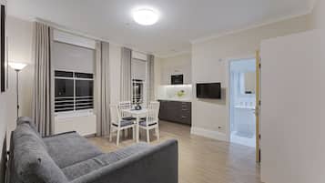 One-Bedroom Apartments for 4 | 1 ๊ฐ์ ์นจ์ค, ๋ค๋ฆฌ๋ฏธ/๋ค๋ฆฌ๋ฏธํ, ๋ฌด๋ฃ ์ ์์ฉ ์นจ๋, ์ฌํ์ฉ ์๊ธฐ์นจ๋