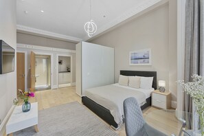 Family Studio Suite | Iron/ironing board, free WiFi, bed sheets - Cleveland Residences Kensington (London)