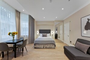 Family Studio Lower Ground | Iron/ironing board, free WiFi, bed sheets - Cleveland Residences Kensington (London)