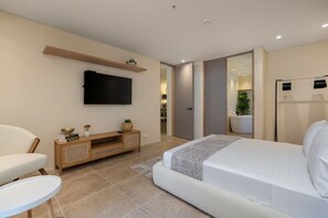 1 camera, una scrivania, ferro/asse da stiro, culla da viaggio