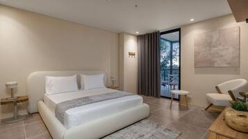 1 habitación, escritorio, tabla de planchar con plancha y cuna de viaje