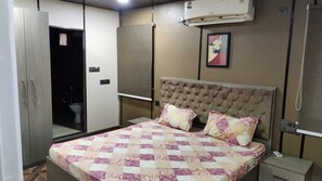 4 bedrooms, WiFi, bed sheets