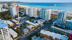 A coastal urban area with high-rise buildings, a beach, and a clear view of the ocean. - 3 Haig Place - 100m from Kirra Beach with Wi-Fi included (Coolangatta)