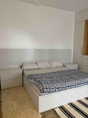 1 bedroom, WiFi, bed sheets - Power homes uganda (Kampala)