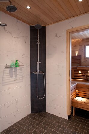 Villa, 3 chambres, salle de bains attenante, en bord de plage | Salle de bain