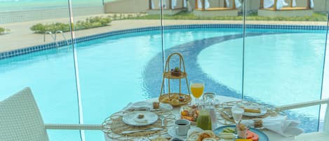 Petit déjeuner complet compris tous les jours