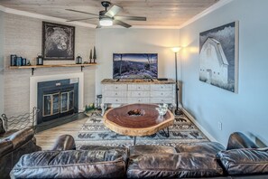 TV, fireplace - 334: 2 BR, 2 BA Condominium in Sugar Mountain, Sleeps 4 (Sugar Mountain)
