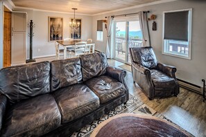TV, fireplace - 334: 2 BR, 2 BA Condominium in Sugar Mountain, Sleeps 4 (Sugar Mountain)